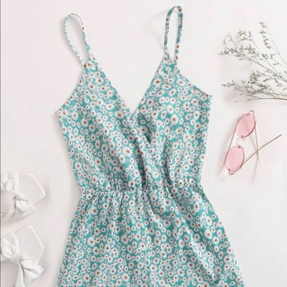 New floral cami Romper - Picture 2 of 6